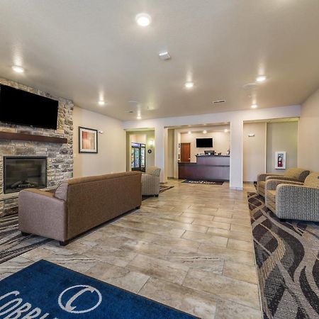 Cobblestone Hotel & Suites - Hutchinson Buitenkant foto