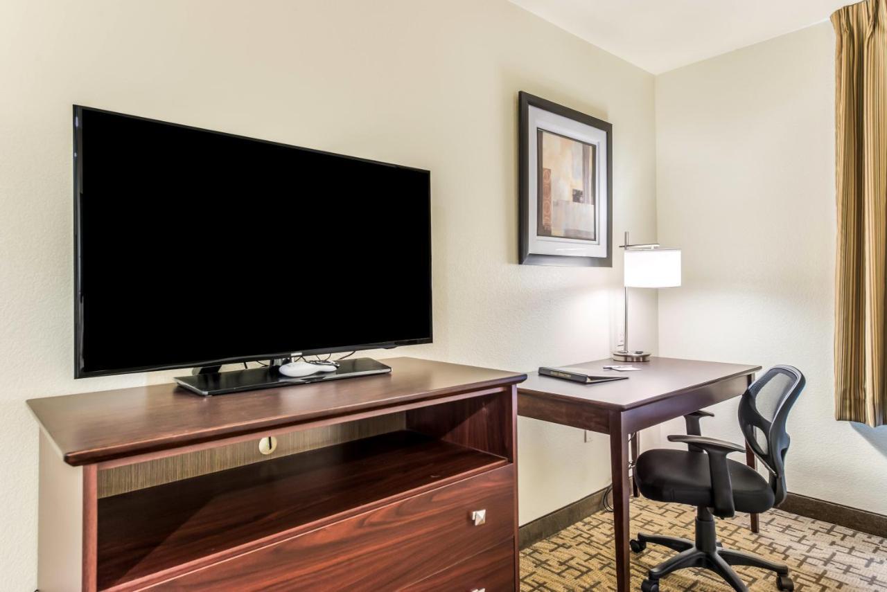 Cobblestone Hotel & Suites - Hutchinson Buitenkant foto