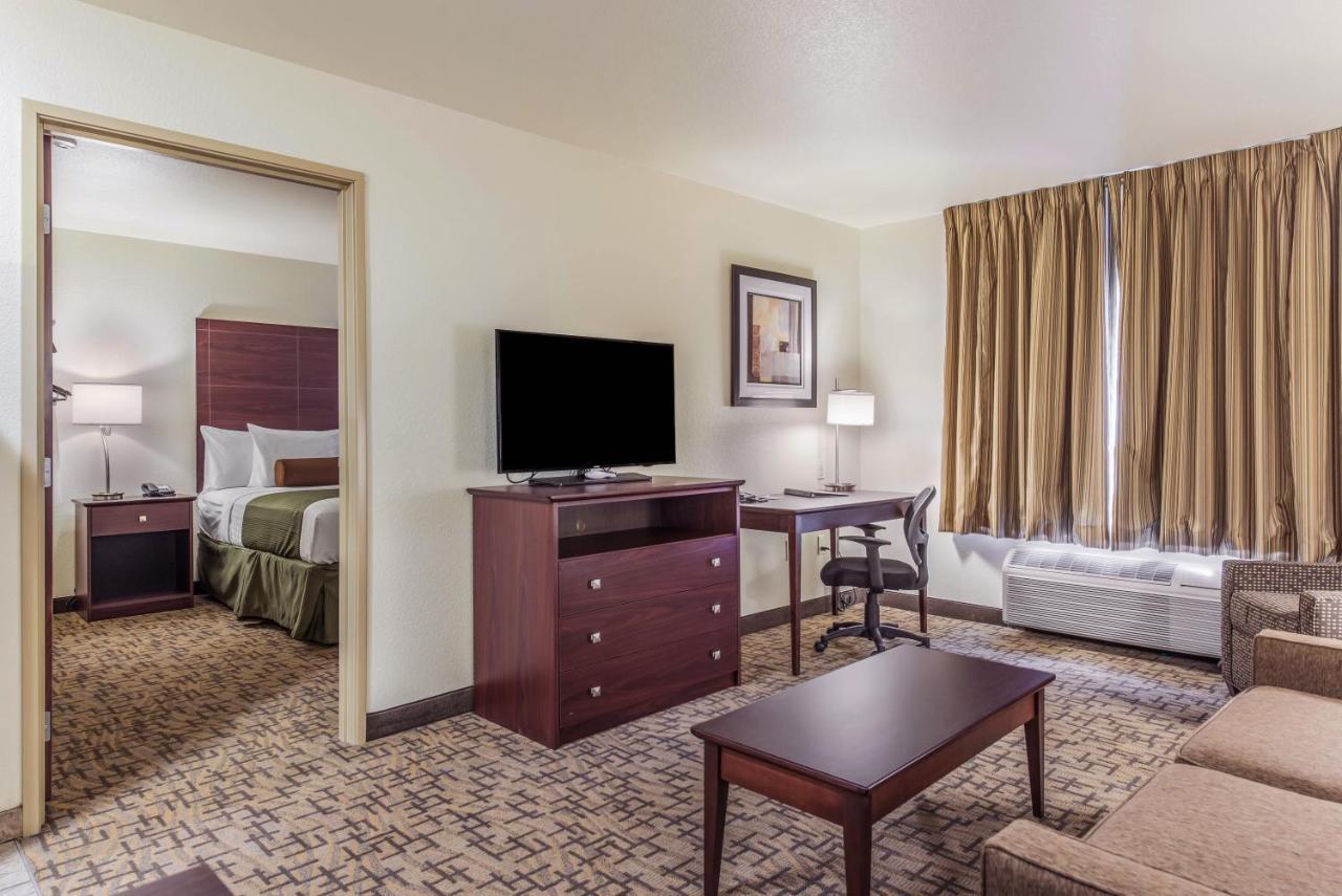 Cobblestone Hotel & Suites - Hutchinson Buitenkant foto