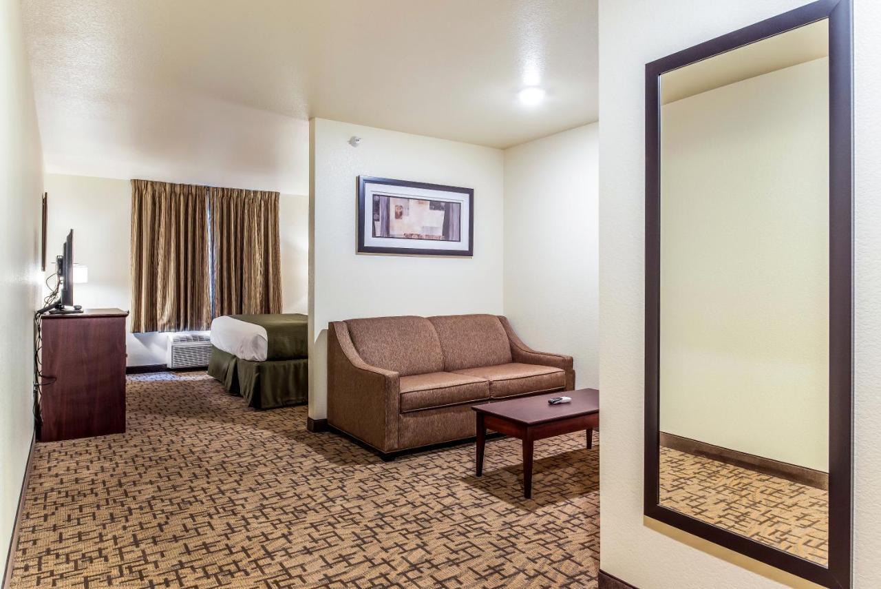 Cobblestone Hotel & Suites - Hutchinson Buitenkant foto