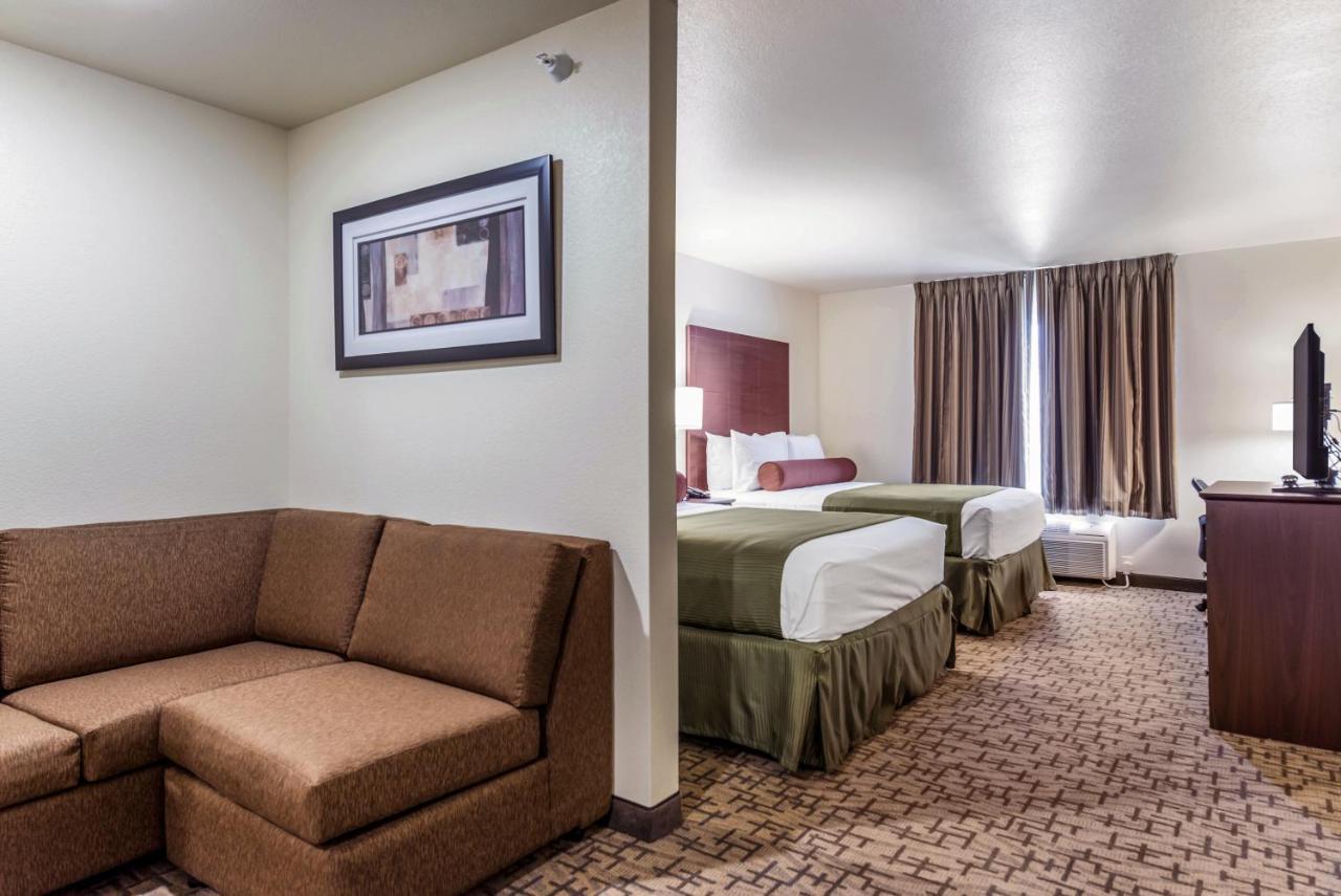 Cobblestone Hotel & Suites - Hutchinson Buitenkant foto
