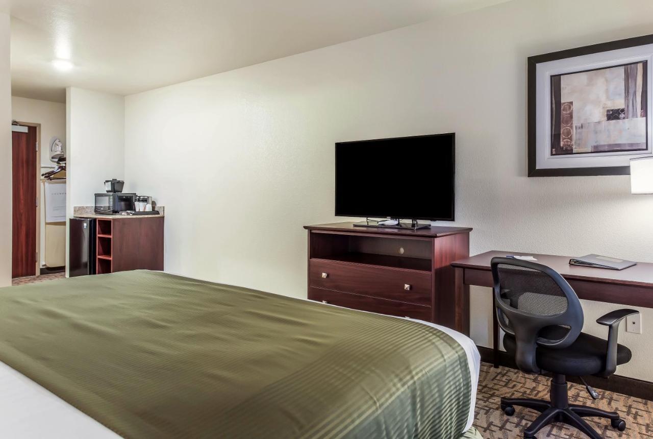 Cobblestone Hotel & Suites - Hutchinson Buitenkant foto