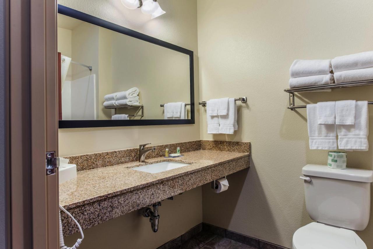 Cobblestone Hotel & Suites - Hutchinson Buitenkant foto