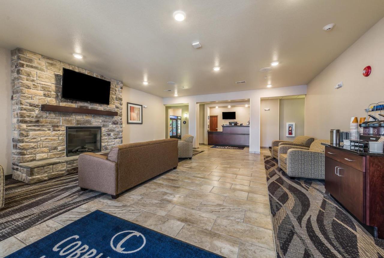 Cobblestone Hotel & Suites - Hutchinson Buitenkant foto