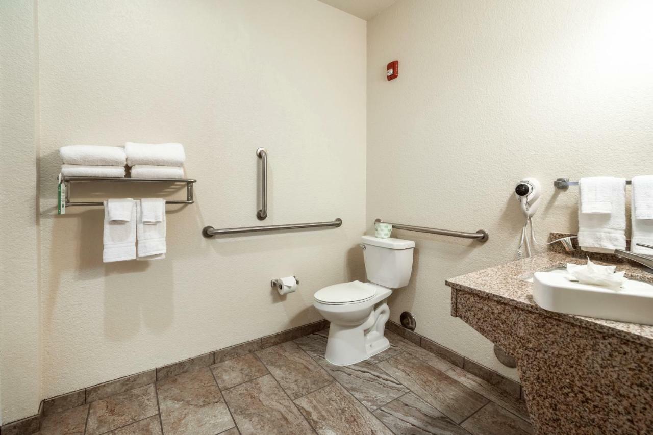 Cobblestone Hotel & Suites - Hutchinson Buitenkant foto